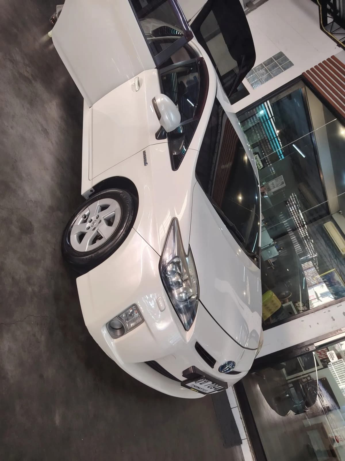 2011 Toyota Prius — photo 1 of 3